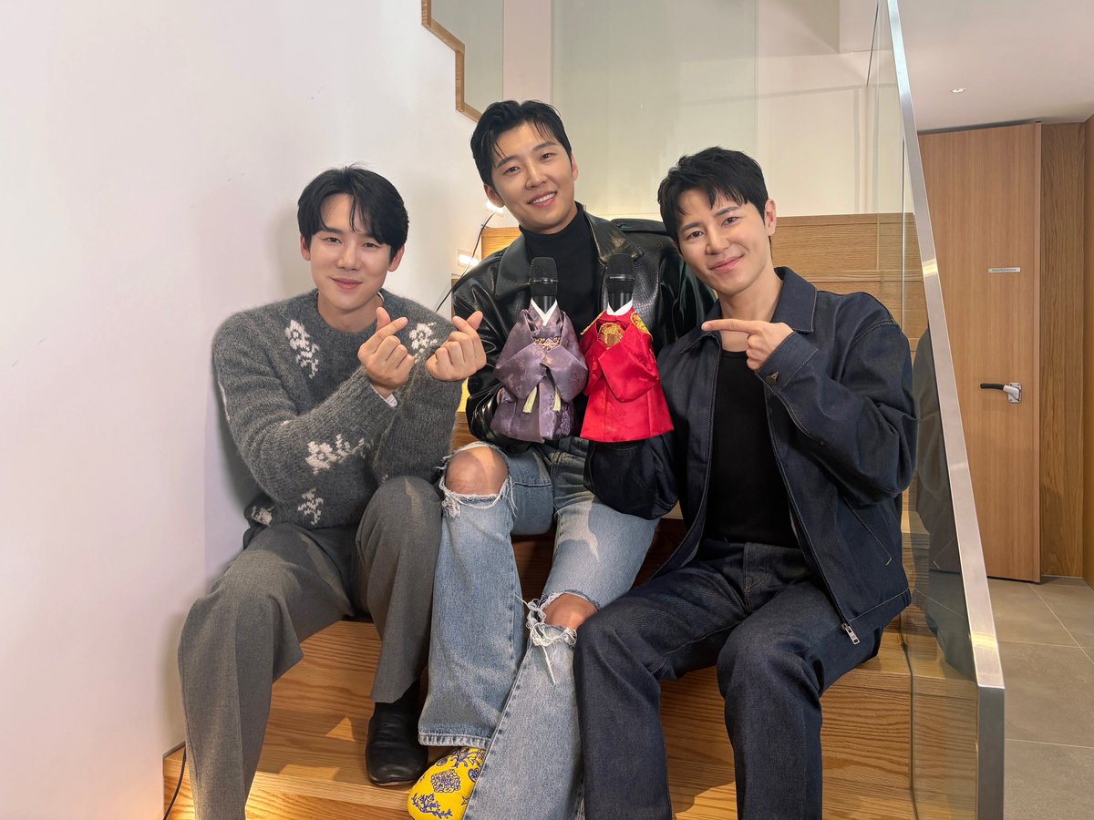 루벤스의 <한복 입은 남자> 소묘가
경매에 처음 등장한 날짜, 1983년 11월 29일 🌟
(feat. 뀨세종 탄신일)

역사적인 날에 #주말연석극 을 찾아간 두 남자!
유바리와 찐친들의 토크바리 ☕️
[유연석의 ‘주말연석극’] 에서 확인하세요 💌
⠀
🔗 youtu.be/8xD4QlG8OqM
⠀
#뮤지컬 #한복입은남자