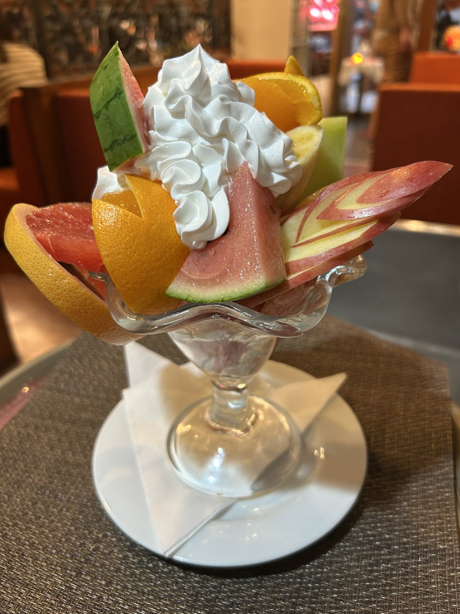 toronto___kissa's tweet image. トロント閉店致しました😊　#ユンホ　様が召し上がった　#フルーツパフェ　と　#ホイッププリン　を求めて　たくさんのお客様がご来店下さいました♪ また本日は　#西城秀樹　様　　#末澤誠也　様のお客様も多く　店内　賑やかでした😊　1週間　　ありがとうございました‼️#聖地巡礼