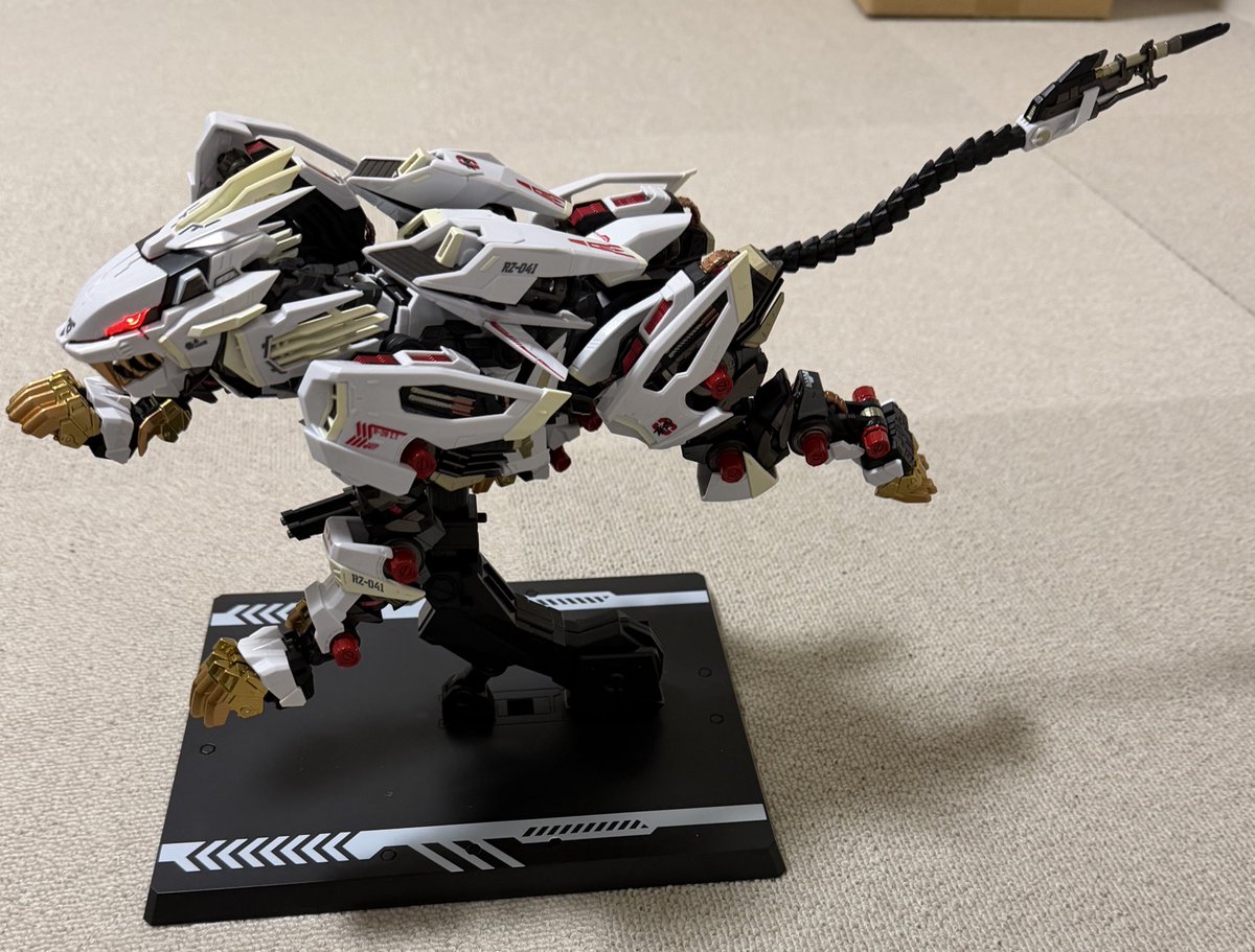 念願の超合金のライガーゼロ買ったぞー
ポーズを作るのは苦手だけどかっこいーー‼︎
買ってよかった！！