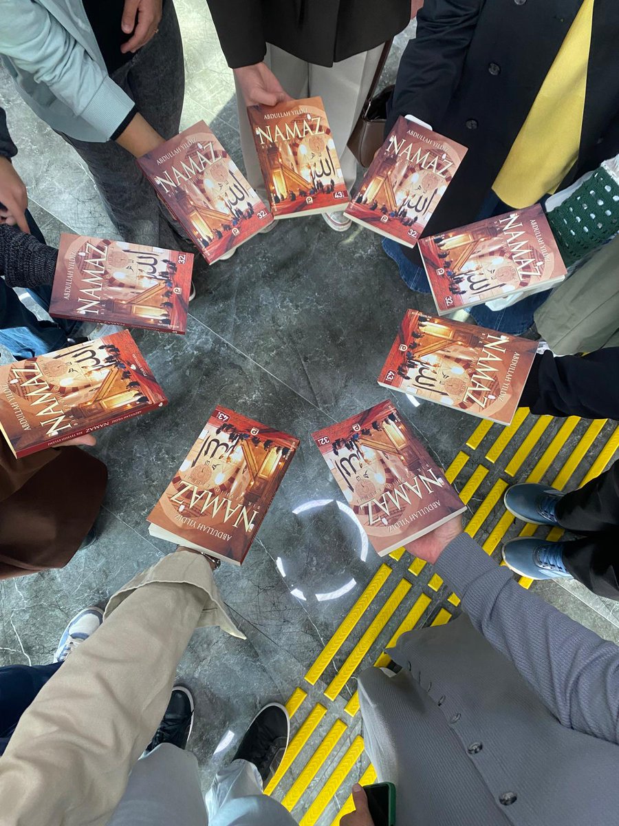 📚 Değerler Eğitimi Kulübü 
Kasım ayı etkinliğimiz kapsamında düzenlediğimiz kitap fuarı ve yazar buluşmasında, “Namaz Bir Tevhid Eylemi” kitabının yazarı Abdullah Yıldız hocamızla keyifli bir söyleşi gerçekleştirdik.
<a href="/MalatyaMem/">MALATYA İL MİLLİ EĞİTİM MÜDÜRLÜĞÜ</a> 
<a href="/behcet_bakir/">behçet bakır 🇹🇷</a> 
<a href="/yesilyurtmem44/">Yeşilyurt İlçe Millî Eğitim Müdürlüğü / MALATYA</a> 
<a href="/canerguler44/">Caner Güler</a>