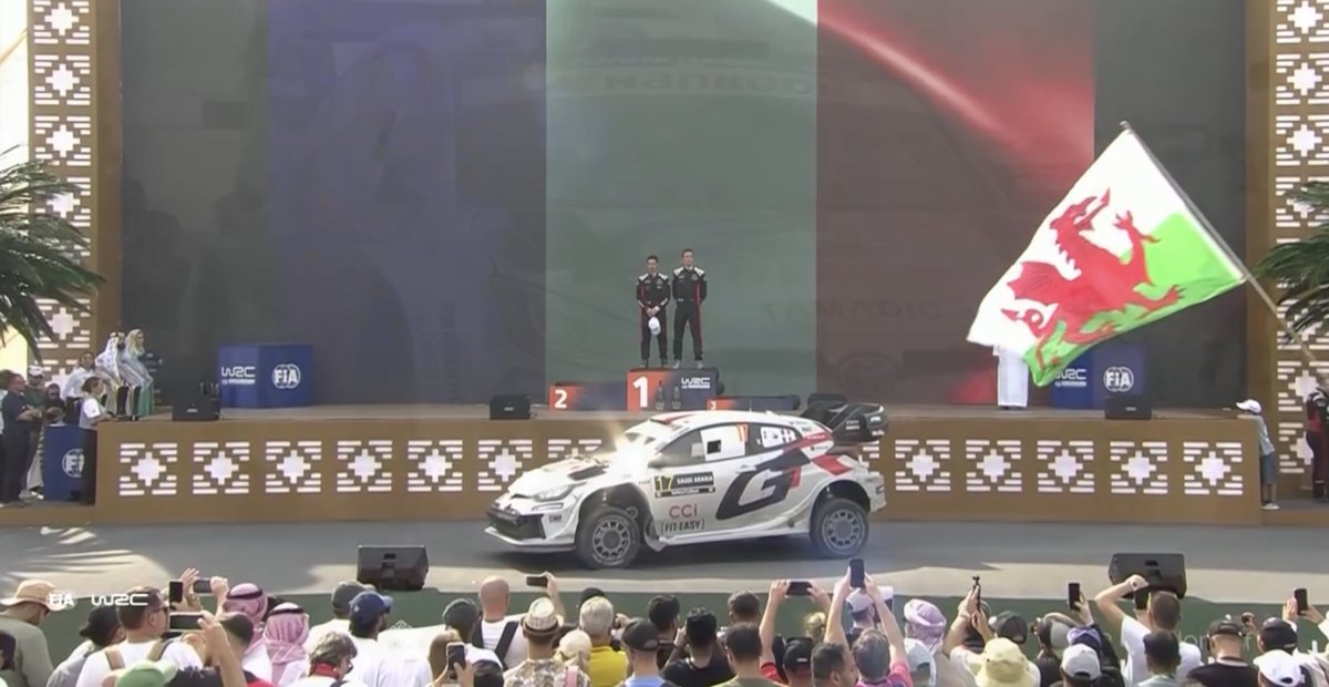 TearOffFR's tweet photo. La Marseillaise pour la 18e fois en 21 ans, quelle grâce 🇫🇷

#WRC #RallySaudiArabia https://t.co/HmLyXHjCaf