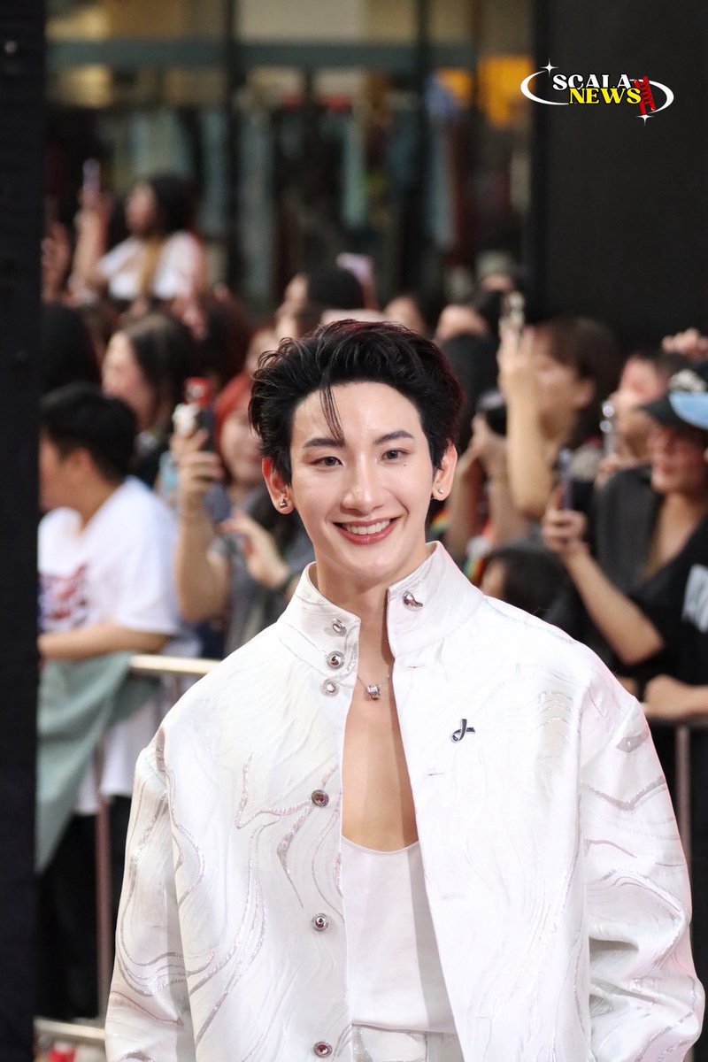 newsscalaa's tweet photo. "ท็อปแท๊ป​ จิรกิตติ์" ในงาน “BEAUTRIUM 14th Anniversary BEAUTY FOR ALL”

#toptap_jirakit 
#BEAUTRIUM14thAnniversary #BT14thBeautyForAll 
#BTบิวตี้เฟสสเปซนี้เสิร์ฟทุกสวย #theBEAUTRIUM https://t.co/3jyMJE4mdt