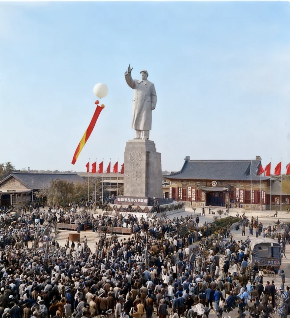 tongbingxue's tweet image. Xi&apos;an Train Station, 1967.