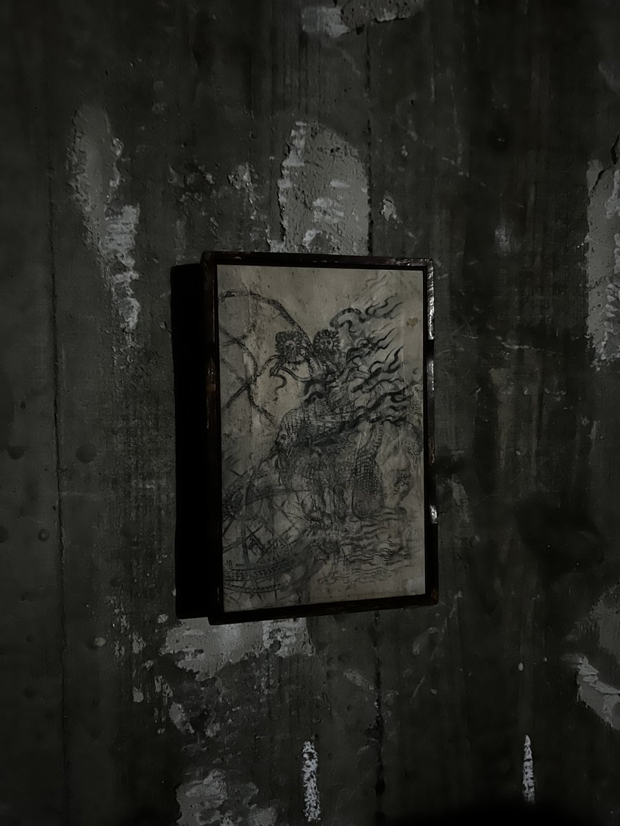 泣く箱、震える鉄板にくっついたマイク、指のついた椅子、いろんなイメージと重なる爬虫類、光る穴、絵、壁、パイプ、コンクリートなどがあった。18世紀につくられたという新しい星座Fornaxをタイトルにした展覧会。文がないなりの未来をみれるのを楽しみにしています。