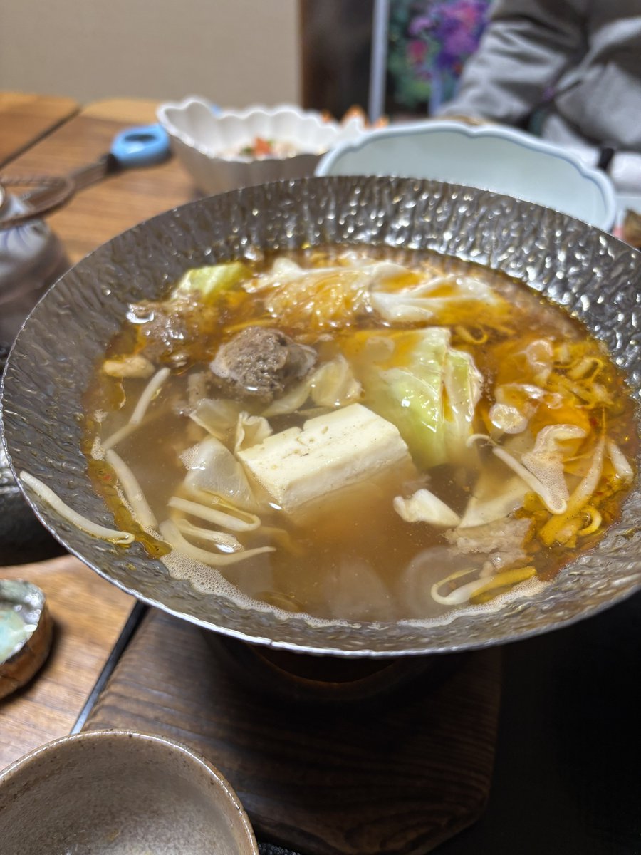 猟師さんのお店でクマ肉料理をいただいてきました。焼肉、ステーキ、鍋など。
脂がトロッと溶け、肉は噛むほど味がしてとても美味しかったです😋