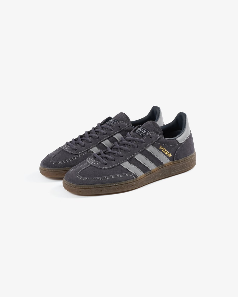 KicksLab_jp's tweet image. 【 New Arrivals l 新入荷 】adidas l “HANDBALL SPEZIAL” Aurora Onix/Halo Silver/Gum l Available in Store and Online Store. #KICKSLAB #キックスラボ

商品ページはこちら▼
kickslab.com/products/ih976…