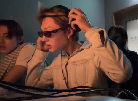 CORTISwords's tweet image. MARTIN PLAY THE BEAT!!!