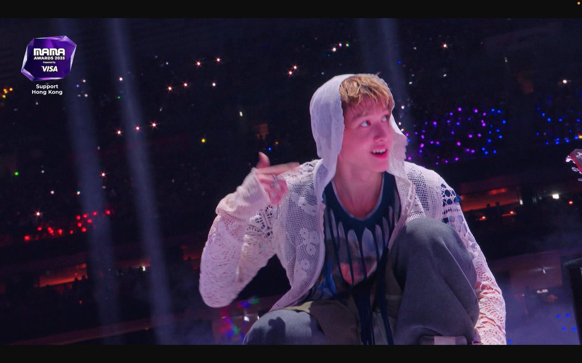 CORTISwords's tweet image. MARTIN PLAY THE BEAT!!!