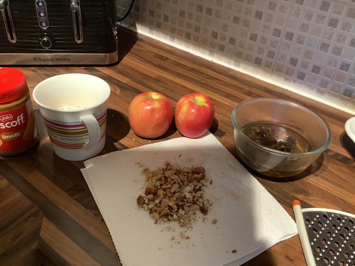 Art71Rachael's tweet image. Today’s culinary delight is a NO bake (healthy ish!) Apple, Date and Biscoff nutty breakfast bars … I’ll let you know tomorrow how they turn out… #healthyoptions #nobake