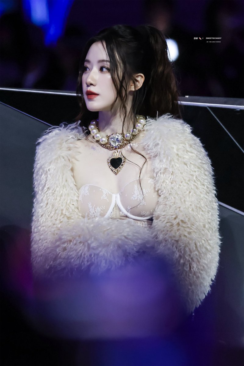 251128 👑

#叶舒华 #舒華 #슈화
#아이들 #IDLE #SHUHUA #MAMAAWARDS