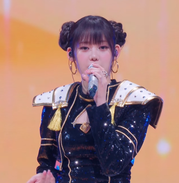 AboutMusicYT's tweet image. Rora of BABYMONSTER as Zoey from Huntrix.