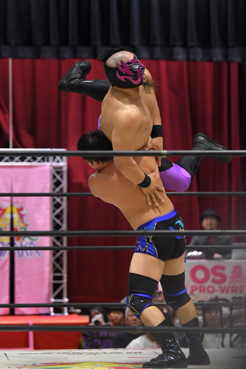 mjk_pw100's tweet image. 2025.11.29 大阪プロレス アクティブスクエア大東
第5試合
佐野蒼嵐選手。
最後は蒼嵐選手が無双でゴリアテ選手に勝利！
勝ち名乗りを受ける松房選手＆蒼嵐選手＆ハヤブサ選手＆田中選手。
#大阪プロレス #pwzero1