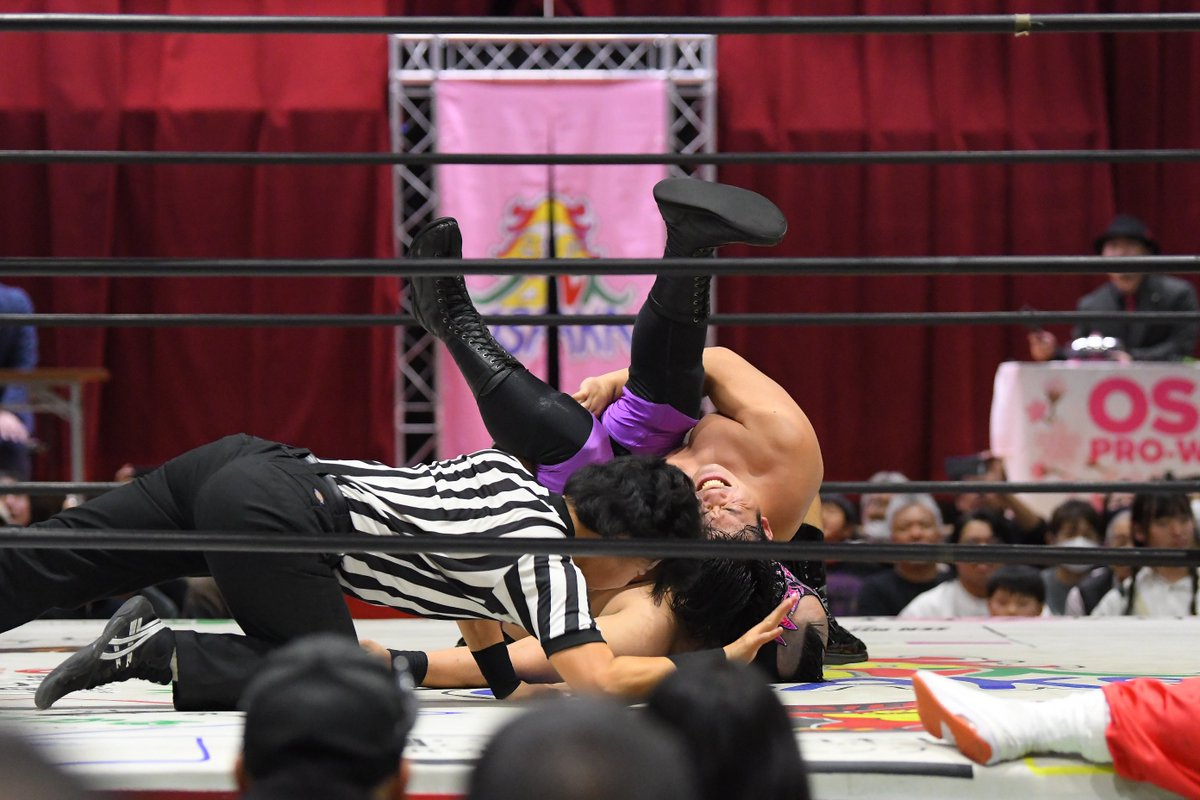 mjk_pw100's tweet image. 2025.11.29 大阪プロレス アクティブスクエア大東
第5試合
佐野蒼嵐選手。
最後は蒼嵐選手が無双でゴリアテ選手に勝利！
勝ち名乗りを受ける松房選手＆蒼嵐選手＆ハヤブサ選手＆田中選手。
#大阪プロレス #pwzero1