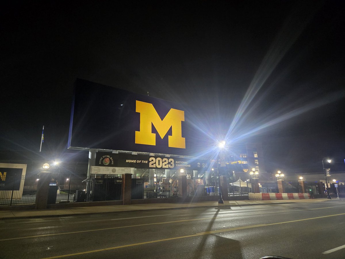 RodzillaSR's tweet image. Waiting to get parked and set up for THE GAME......@CardinalRedbird