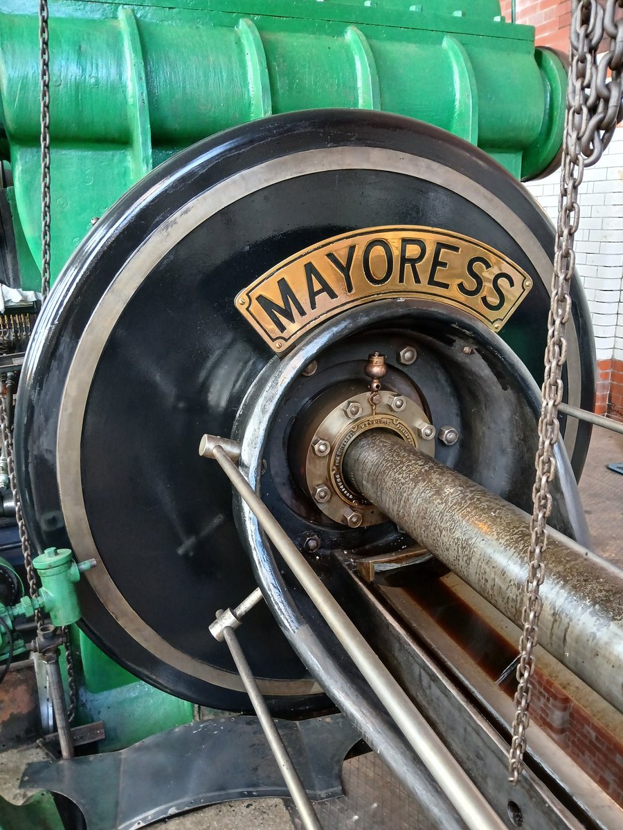 johnwxxiv's tweet image. #alphabetchallenge #WeekVforVowels
Engine ....a big engine 👀