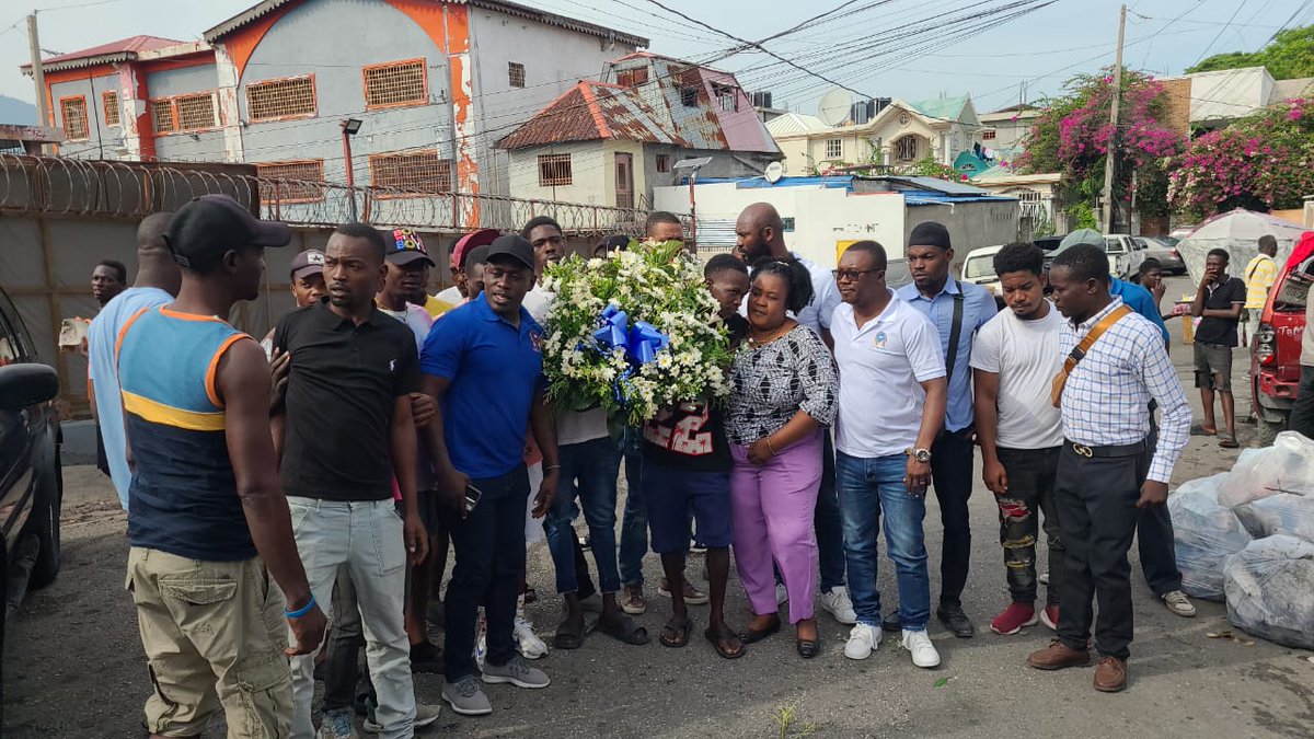 29 nov 1987 ze yon dat san ak doulè nan listwa nou kòm pèp.
Lapè pou Ayiti sonje viktim yo e denonse enpinite epi reyafime angajman li bò kote pèp AYISYEN pou n bati yon sosyete jis ,san krim politik. Nou se pèp e pèp la se nou ! Nélus.N -pòt pawòl Pèp la .