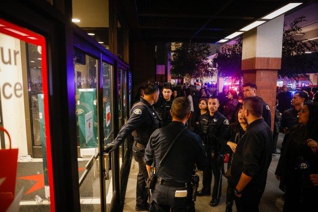 Three injured in Black Friday shooting at <a href="/westfieldvf/">Valley Fair</a> Valley Fair mall buff.ly/EaKnvqA #myfcsi #SanJose #SiliconValley