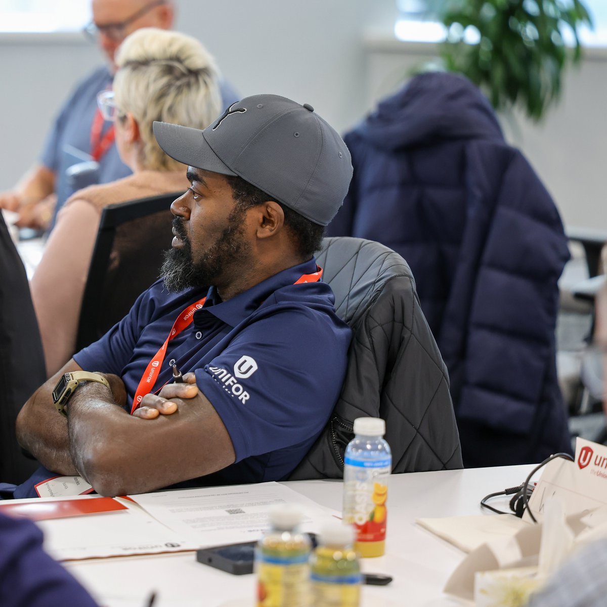 UniforTheUnion's tweet image. Members are deep into our Group Discussion – Setting Priorities, mapping out what’s needed to raise standards, strengthen coordination, and build real power across the warehousing and retail sector. #canlab #cdnpoli