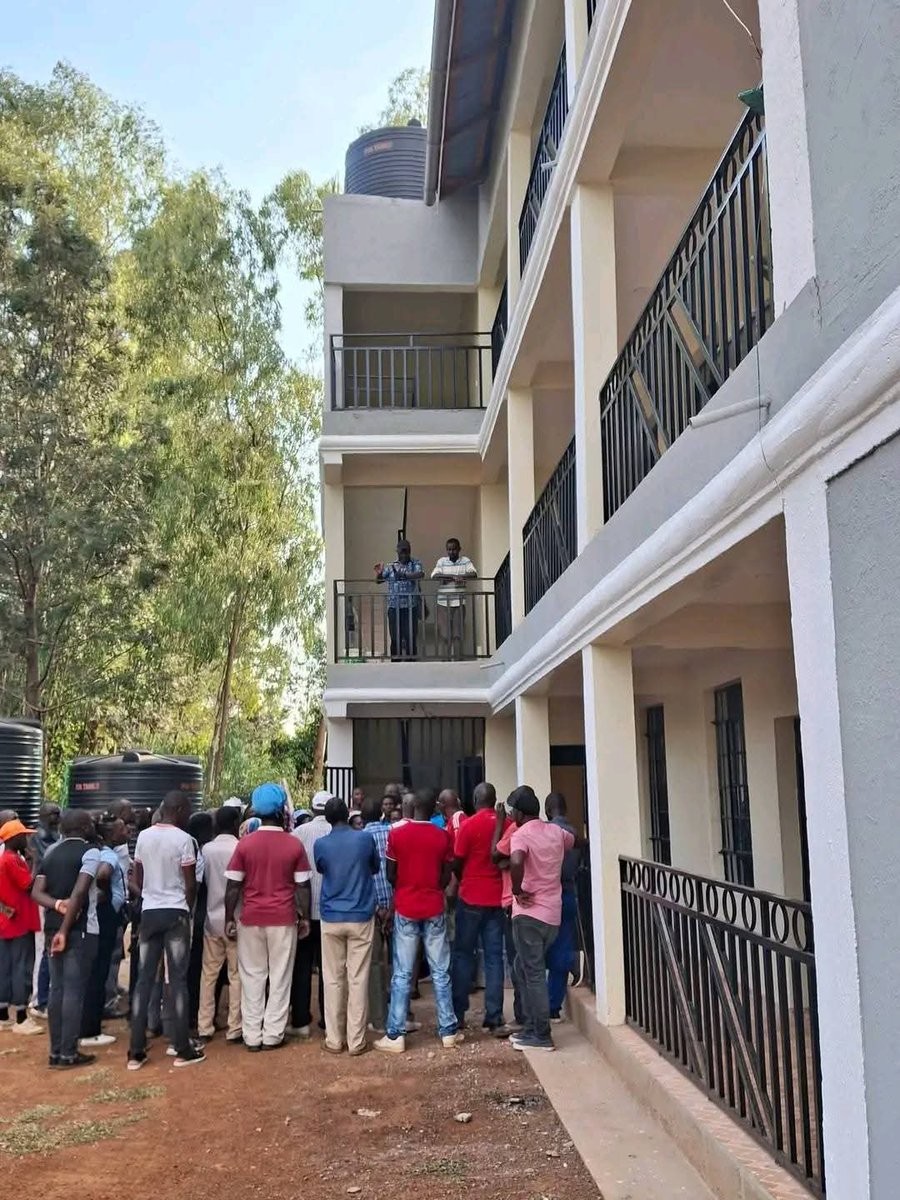 georgediano's tweet image. Maurice Ogeta, the devoted bodyguard of the Late Prime minister Raila Odinga, visited his former boss today. He brought his family to visit the gravesite of Raila Odinga, a man who not only shaped the nation but profoundly impacted Maurice’s own life. Afterwards, he led them to a…