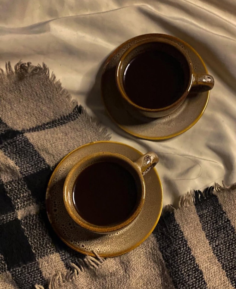 قرأتُ مؤخرًا تشبيه لطيف جدًا للحظة الجلوس مع شخص قريب للقلب وتحبّه، يقول:
«كأنك تفتح صندوق هدايا حين تكون معه».🤍
#مساء_الخير  ☕