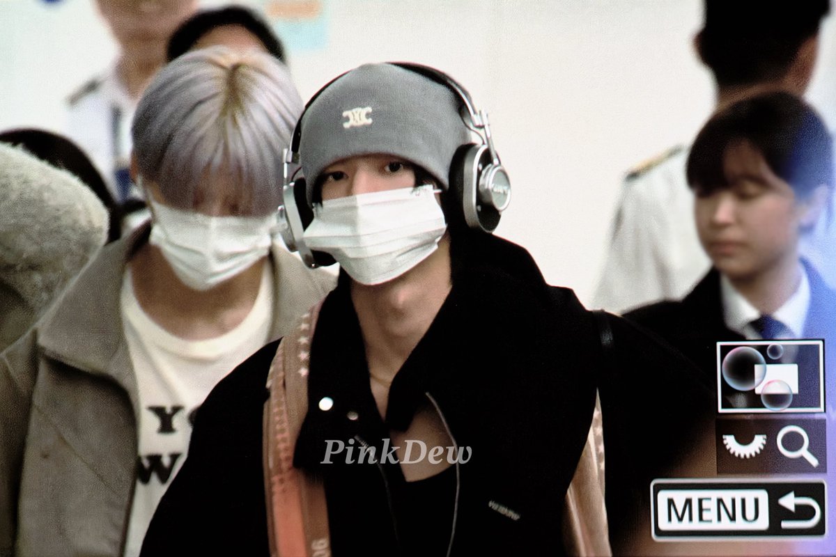 jxdxxxxxx's tweet image. &quot;얼굴 면적이 없는데도 아이템을 세개나 꾸역꾸역 얹었삼&quot;

아 ㅠ 샹 ㅋㄱㅋㄱㅋㄱㅋㄱㅋㅋㅋㅋㅋㅋㅋㅋㅋㅋ