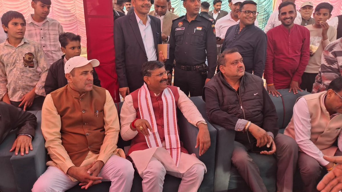 _KrishanBedi's tweet image. आज नरवाना के विभिन्न गाँवों में सामाजिक कार्यक्रमों में उपस्थित रहते हुए कार्यकर्ताओं की खुशीयों में शामिल होकर परिवारों को अपनी शुभकामनाएँ प्रेषित की एवं विवाह समारोह में बच्चों को आशीर्वाद दिया।
#Narwana #SocialPrograms