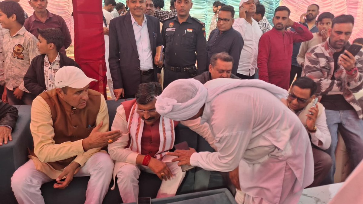 _KrishanBedi's tweet image. आज नरवाना के विभिन्न गाँवों में सामाजिक कार्यक्रमों में उपस्थित रहते हुए कार्यकर्ताओं की खुशीयों में शामिल होकर परिवारों को अपनी शुभकामनाएँ प्रेषित की एवं विवाह समारोह में बच्चों को आशीर्वाद दिया।
#Narwana #SocialPrograms