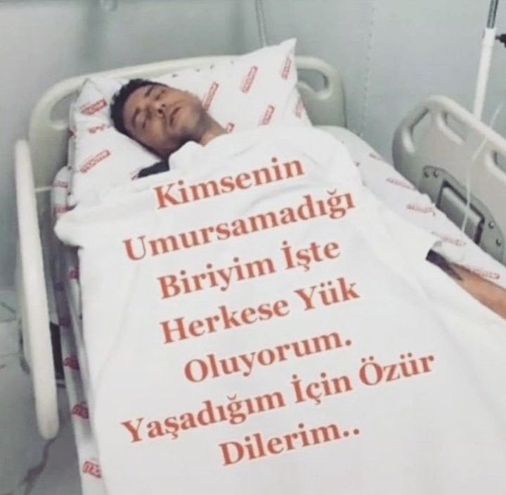 ess_more's tweet photo. hasta olup evde yeteri kadar ilgiyi uzerimde hissetmedigimde https://t.co/RRnDJTp7jW