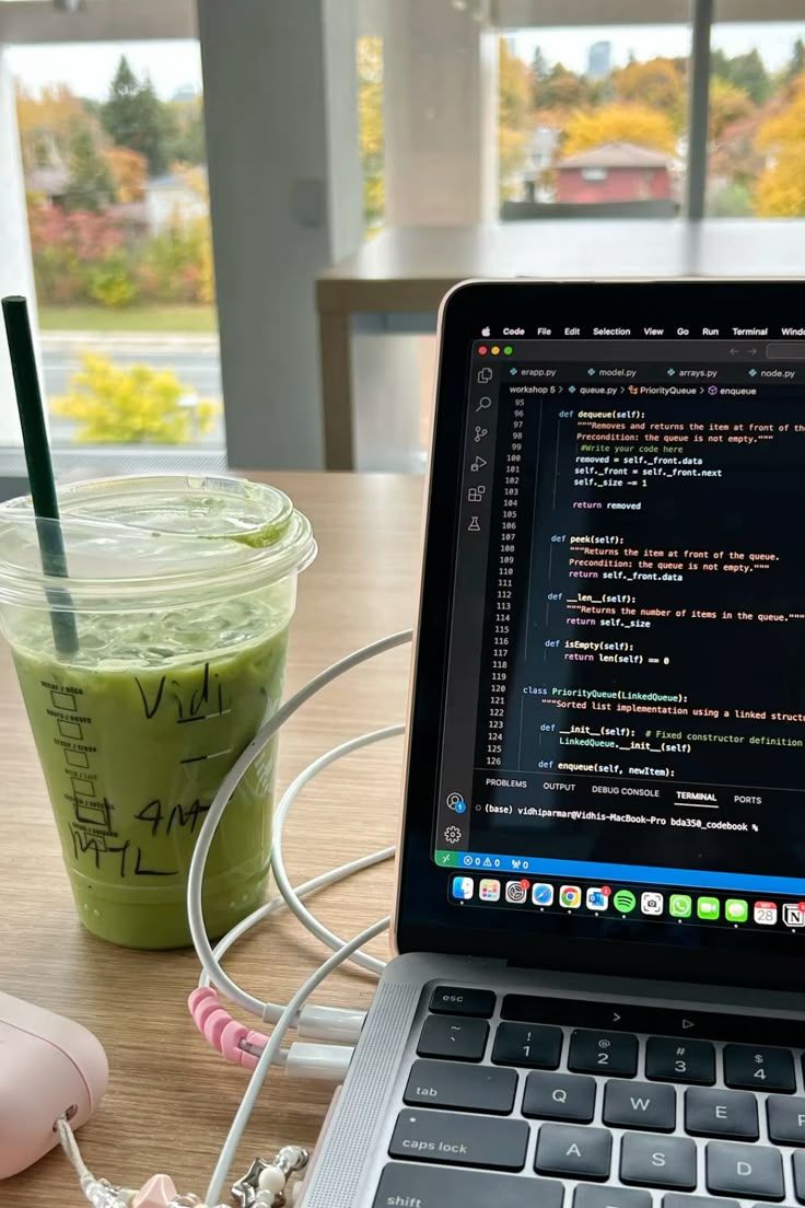 iyoushetwt's tweet image. What was the first programming language you learned ?

Mine : C++