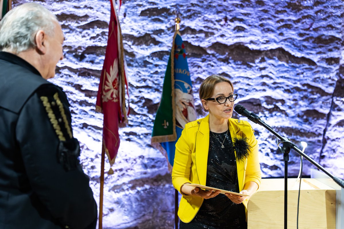 Uroczystości Barbórkowe 2025, najważniejsze święto braci górniczej. To czas podsumowań mijającego roku, bogatego w inwestycje, z rekordową frekwencją, to okazja do podziękowań i kultywowania pięknych tradycji górniczych.
<a href="/UrszulaAugustyn/">Urszula Augustyn</a> <a href="/Stan_Bukowiec/">Stanisław Bukowiec</a> <a href="/korta_adam/">Adam Korta</a> <a href="/BochniaEU/">Bochnia</a>