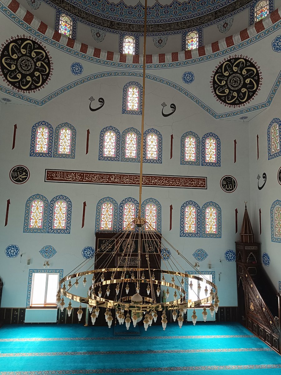 Haberiniz olsun ki, kalbler ancak Allah'ın zikriyle huzura kavuşur.
(Ra'd Sûresi, 13:28)