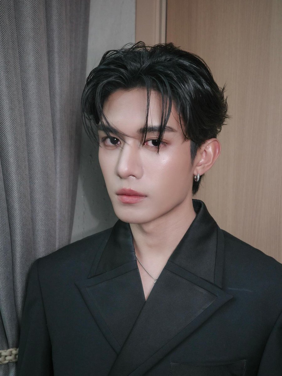 nuqud14's tweet image. Juju be like: &quot;Look at how handsome and attractive he is&quot; 

I would definitely agree with him about it 😍❤️

#NetJJ #netsiraphop #jj_rcp