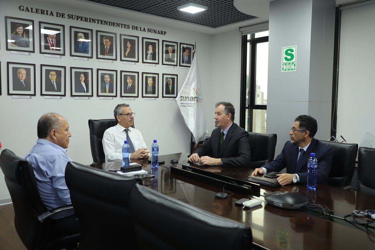 SunarpOficial's tweet photo. #NoticiaSunarp | A fin de fortalecer la gobernanza del país en asistencia a la Sunarp  de brindar seguridad jurídica, el Superintendente Nacional, Manuel Montes Boza y el jefe de Cooperación de la Unión  Europea en Perú, Jerome Poussielgue, sostuvieron una reunión de trabajo. https://t.co/6zFnhXKgR8