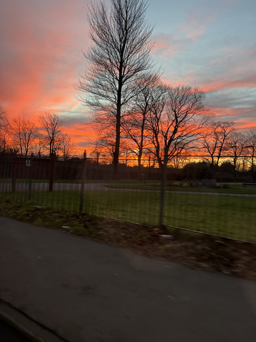 CoplandFront's tweet image. Some sky over #Kilwinning tonight
