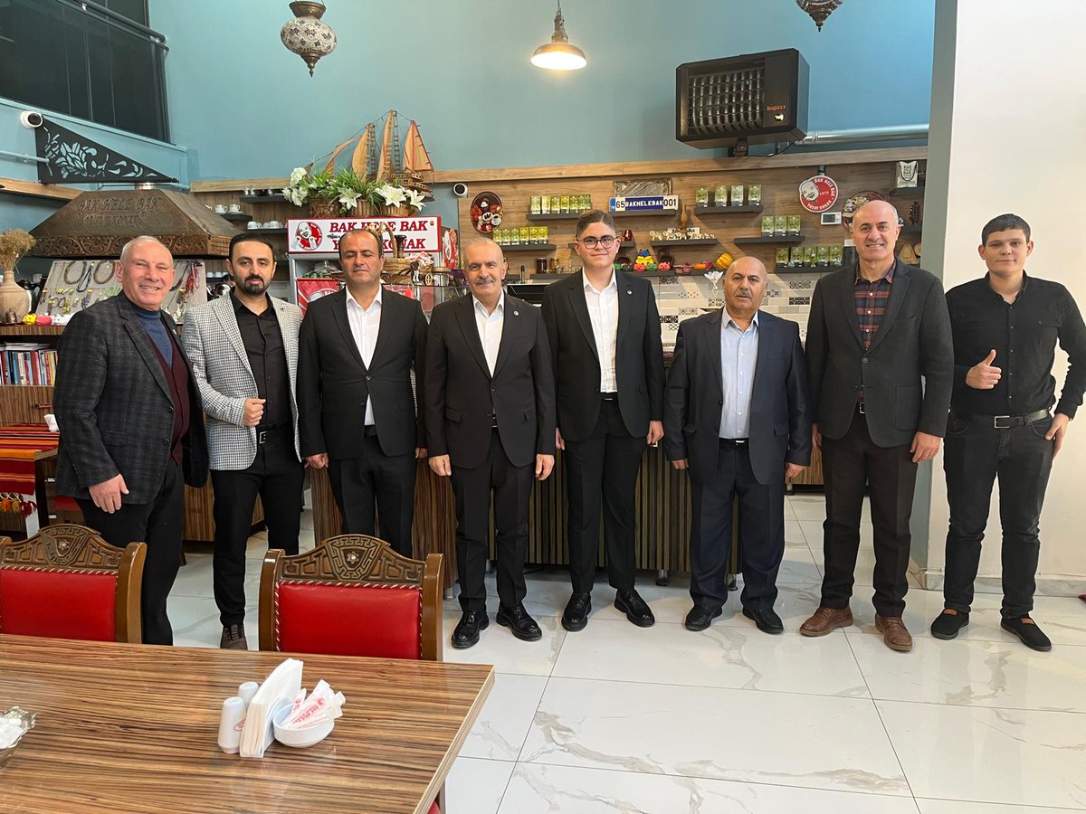 📍 VAN

Ak parti van miletvekilimiz kıymetli abimiz büyüğümüz sayın Burhan KAYATÜRK beyin daveti  üzerine bak hele bak Yusuf konak kahvaltı salonunda bir araya geldik vekilimizin nezaketlerinden dolayı müteşekiriz

<a href="/tcvanvaliligi/">T.C. Van Valiliği 🇹🇷</a>
<a href="/Burhan_Kayaturk/">Burhan Kayatürk</a>
<a href="/abuyukgumus/">Ahmet Büyükgümüş</a>
<a href="/Akparti/">AK Parti</a>