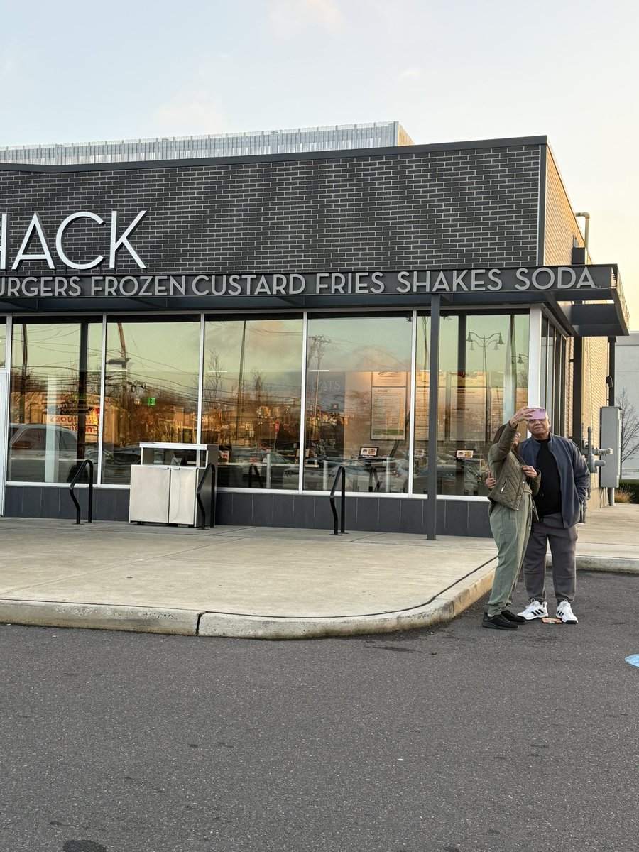 MelC930's tweet image. Happy Saturday beautiful people ☀️ 

My family has left to head back home. It was so nice having them here. Went through all my pics from the weekend and this one stuck out to me 🥰 

My lovely parents taking a selfie, they are in their 70s and so cute ♥️ 
#Love
#marriageGoals ✨