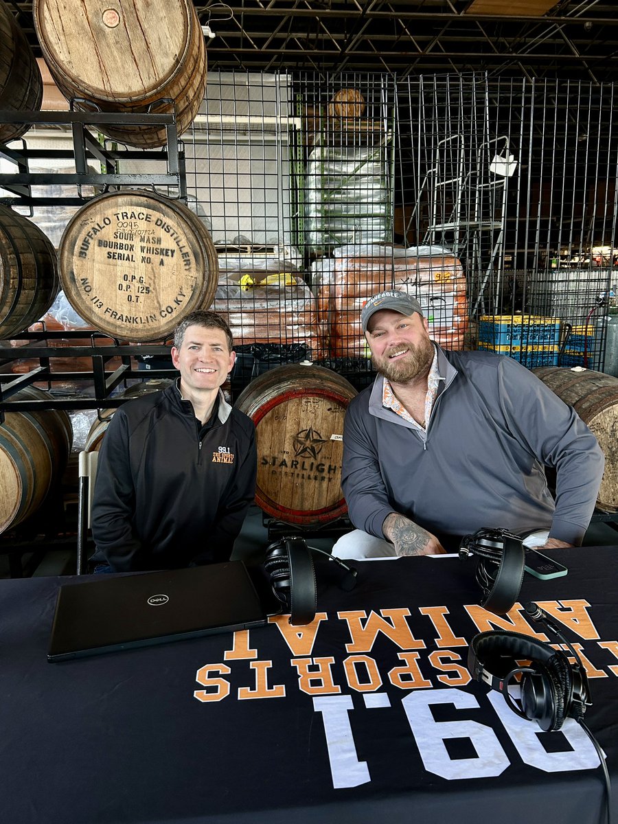 Josh_Ward's tweet photo. Tennessee vs Vandy

Previewing until noon ET with VFL @DanielHoodUT — live at XUL Beer. 

Listen here: https://t.co/BFNV6eo5mx https://t.co/4c7EoSPNiP