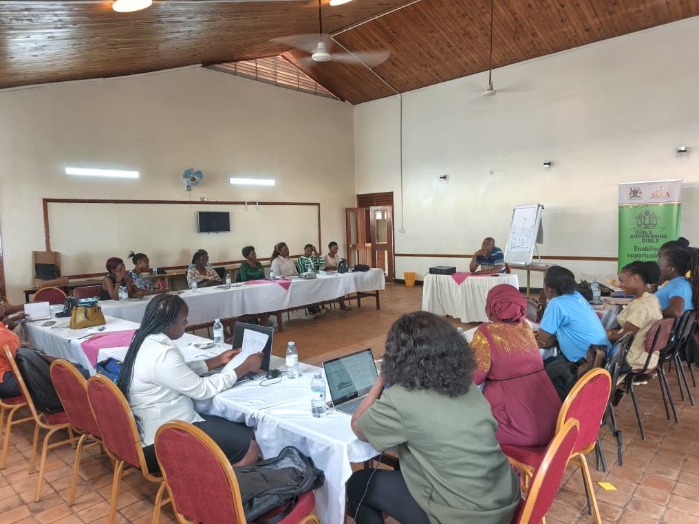 RogersKasirye1's tweet photo. Today UYDEL had a capacity training for 20 Peer mentors for Girls empowering Girls UNICEF supported project to 520 girls from sexual exploitation in Kampala. Mentors means Big sister parting young sisters to receive psychosocial support and vocational skills &amp; enhance resilience. https://t.co/fGi0LTbXHY