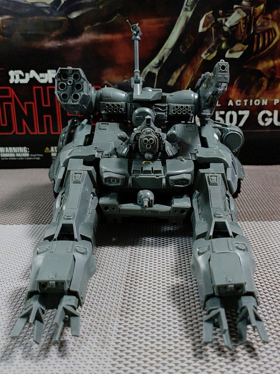 django666's tweet image. コトブキヤ 1/35 ガンヘッド
まだ表面処理など途中でしっかり組めませんが、やっと全体像が見えました。なかなかデカいです😅
どこまでディティールアップするか、クリアパーツをどう扱うか考え中…🤔
とにかくサフ吹くとこまで早く行きたい🙂
寝ますw
#プラモでリハビリ
#ガンヘッド
#コトブキヤ