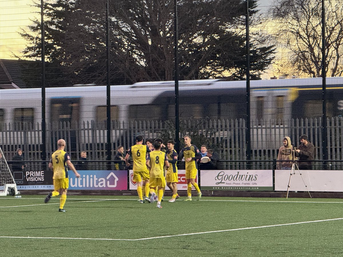 PompeyNewsNow's tweet image. 🔥 @Tayosingerr9 

#Pompey 
#PompeyAcademy
 #UpTheMoneys 

@IsthmianLeague