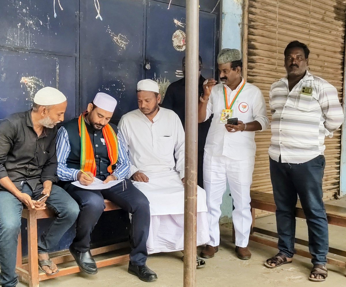 syedibrahimbabl's tweet image. #இராணிப்பேட்டை சட்டமன்றத் தொகுதி #மேல்விஷாரம் பகுதியில் இன்று கட்சியில் இணைந்த இஸ்லாமியர்களை அவர்களின் இல்லங்களில் சந்தித்து விட்டு திரும்பும் பொழுது அடிப்படை வாத சக்திகள் திமுகவின் தூண்டுதலால் எங்கள் மீது தாக்குதல் தொடுக்க முனைந்தனர், காவல்துறையினர் தலையிட்டு அவர்களிடமிருந்து…