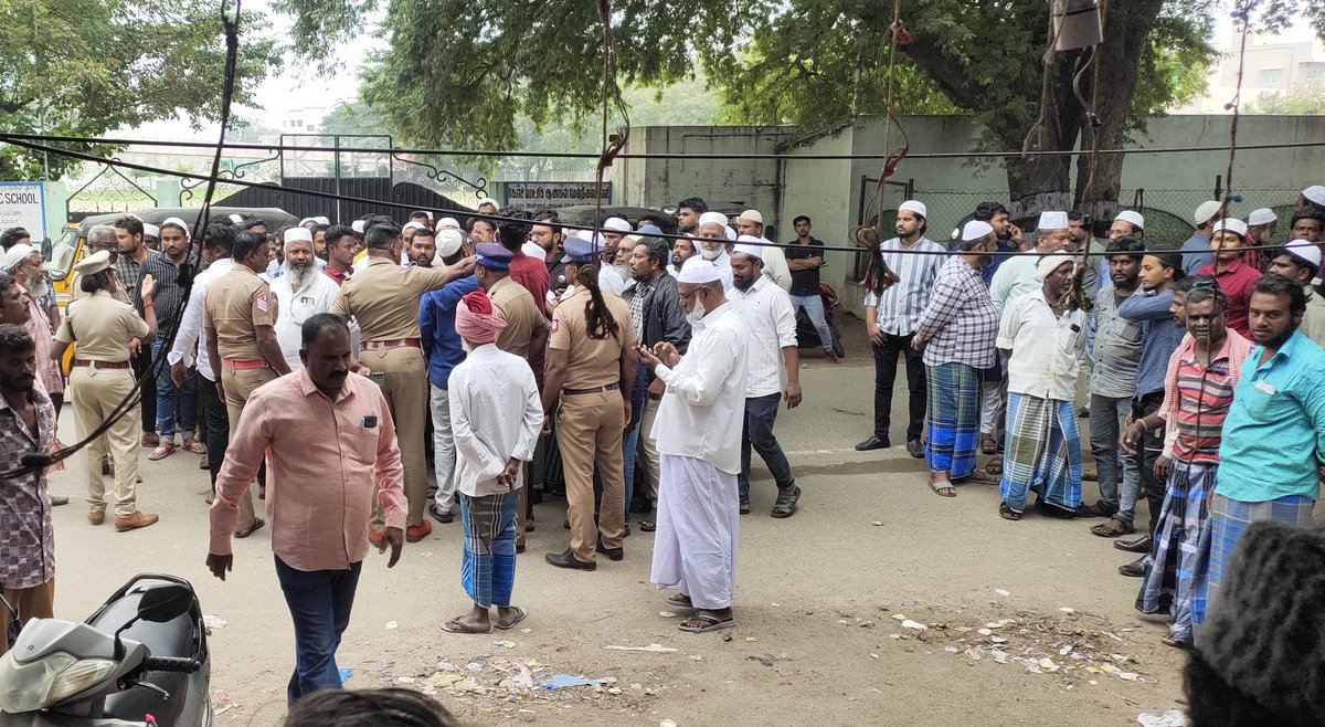 syedibrahimbabl's tweet image. #இராணிப்பேட்டை சட்டமன்றத் தொகுதி #மேல்விஷாரம் பகுதியில் இன்று கட்சியில் இணைந்த இஸ்லாமியர்களை அவர்களின் இல்லங்களில் சந்தித்து விட்டு திரும்பும் பொழுது அடிப்படை வாத சக்திகள் திமுகவின் தூண்டுதலால் எங்கள் மீது தாக்குதல் தொடுக்க முனைந்தனர், காவல்துறையினர் தலையிட்டு அவர்களிடமிருந்து…