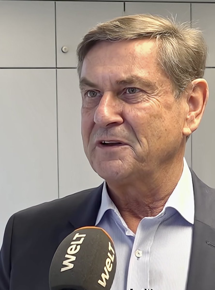 Dass ein Lehrer, der offiziell krankgeschrieben ist, trotzdem Konzerte gibt bzw. auftritt, ist ein Schlag ins Gesicht der Kollegen und Kolleginnen! „Das macht man nicht“, so Andreas Bartsch, Präsident des Lehrerverbandes NRW.