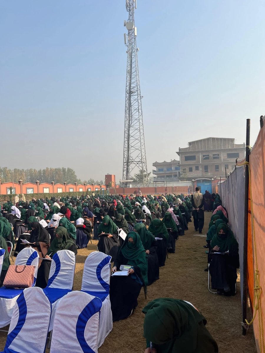 اسلامی جمعیت طلبہ تحصیل کاٹلنگ (مردان ڈویژن) کے زیر اہتمام میگا سیرت النبی ص کوئز کمپیٹیشن کے شرکاء سے ناظم اسلامی جمعیت طلبہ صوبہ خیبر پختونخوا برادر اسفندیار عزت خطاب کررہے ہیں۔
سینکڑوں طلباء ٹیسٹ میں شریک ہیں۔۔
<a href="/AsfandyarIzzat/">Asfandyar Izzat</a>
<a href="/IJTMardanDivn/">Islami Jamiat Talaba Mardan Division</a>
#KPJamiat