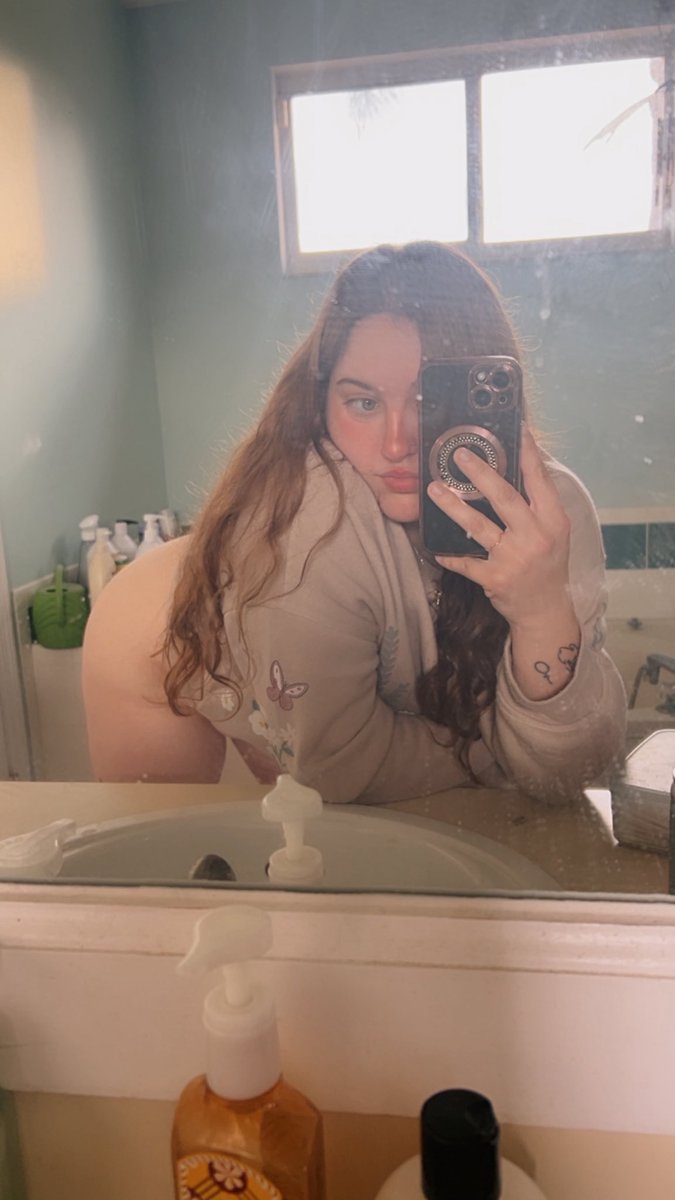 Hiii how’s the weekend 🤔💕
Dm me 🙈⬇️
#SaturdayVibes #onlyfans #of #content #selling #chat 

linktr.ee/samibaby20