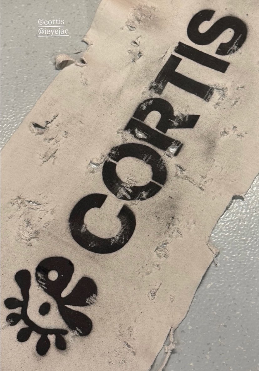 08rockstars's tweet image. cortis today’s wardrobe were hand crafted by their stylist team 🩶🖤