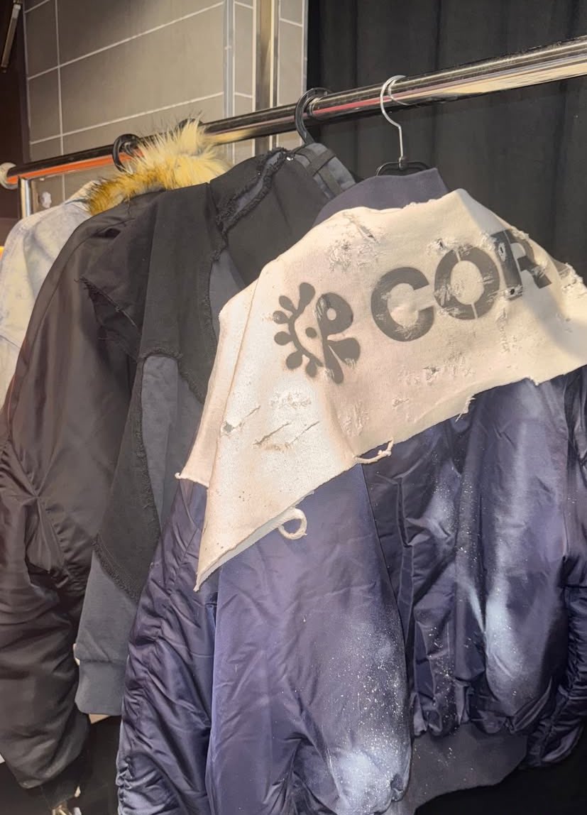 08rockstars's tweet image. cortis today’s wardrobe were hand crafted by their stylist team 🩶🖤