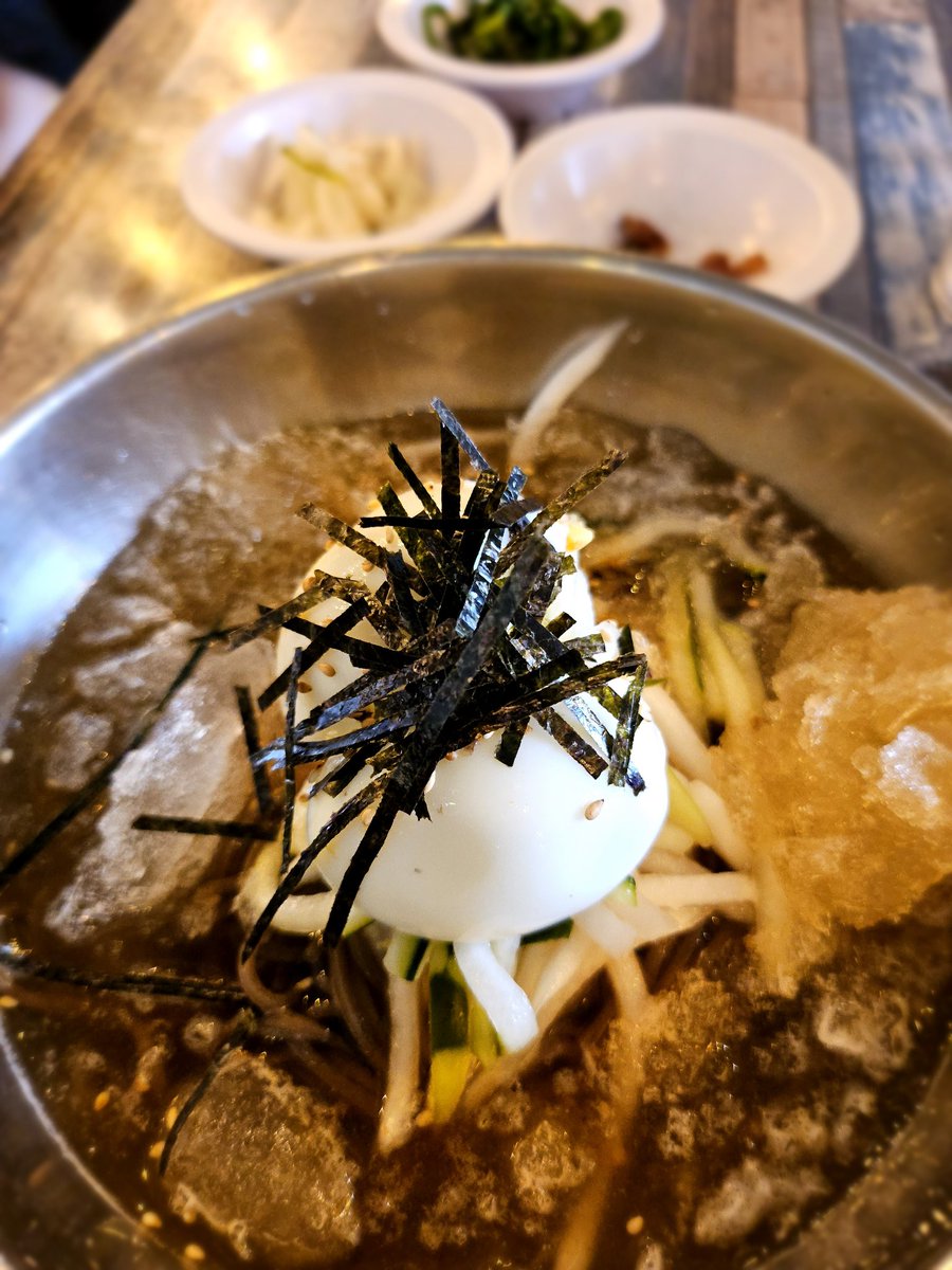 남미는 여름이다. 좋아하는 한식당에서 여름마다 막국수를 하는데 새콤하고 맛있거든- 개시했다는 인스타 포스팅 보고 별러왔다가 오늘 드디어 먹었다🥰 한 입 먹는데 행복했음 크으😌