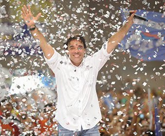 DinoDebochado's tweet image. Dez anos depois, o roteiro se repete: o governo do Maranhão, de mãos dadas com a família Sarney, tenta empurrar mais um playboy herdeiro de oligarquia para disputar o governo.

O lado bom? Em 2014 o povo disse NÃO para Edinho Lobão e em 2026 vai dizer NÃO para Orleans Brandão.