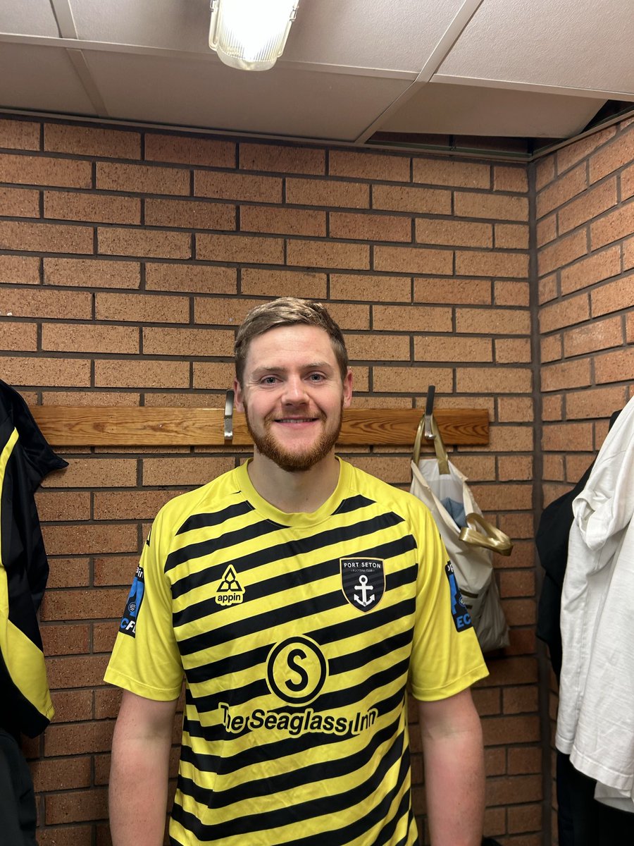 PortSetonFC's tweet image. A game of two halves this morning in a well contested game. Went 2-0 up first half and @stmarysmetrofc bought it back to 2-2, final score. Goals from:

⚽️ @SeanKraske1998 
⚽️ Fairy

Some good performances but it’s the skipper with MOTM today @AndrewDee96 Mon the Seton 💛🖤